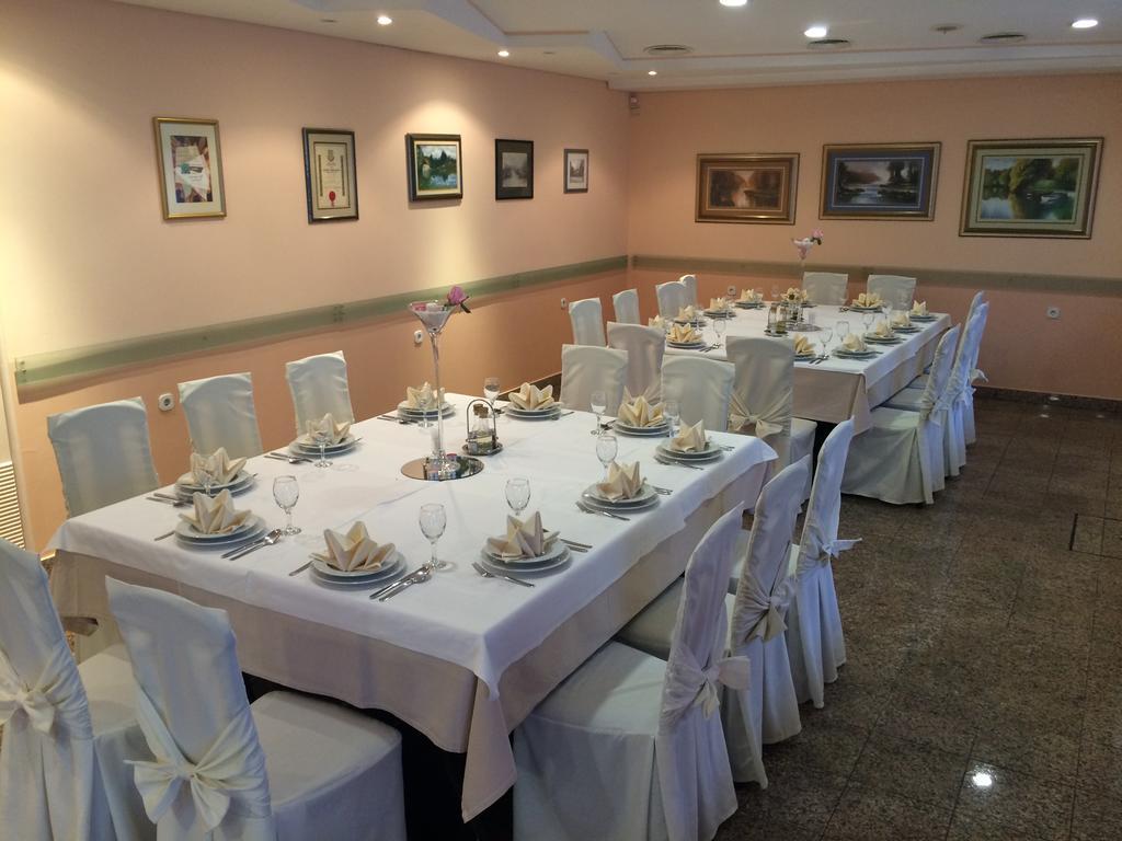 Bed And Breakfast Restaurant Dp Donji Zvecaj Exterior foto