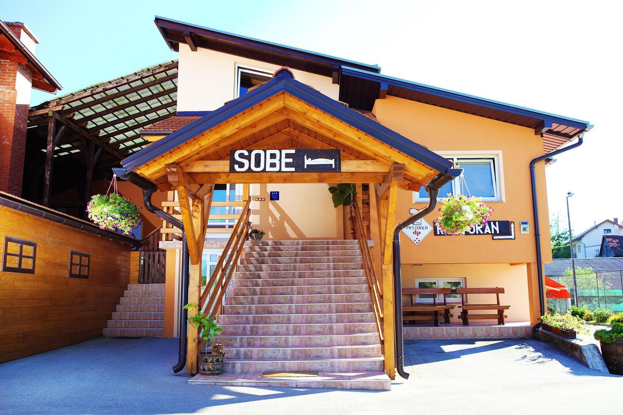 Bed And Breakfast Restaurant Dp Donji Zvecaj Exterior foto