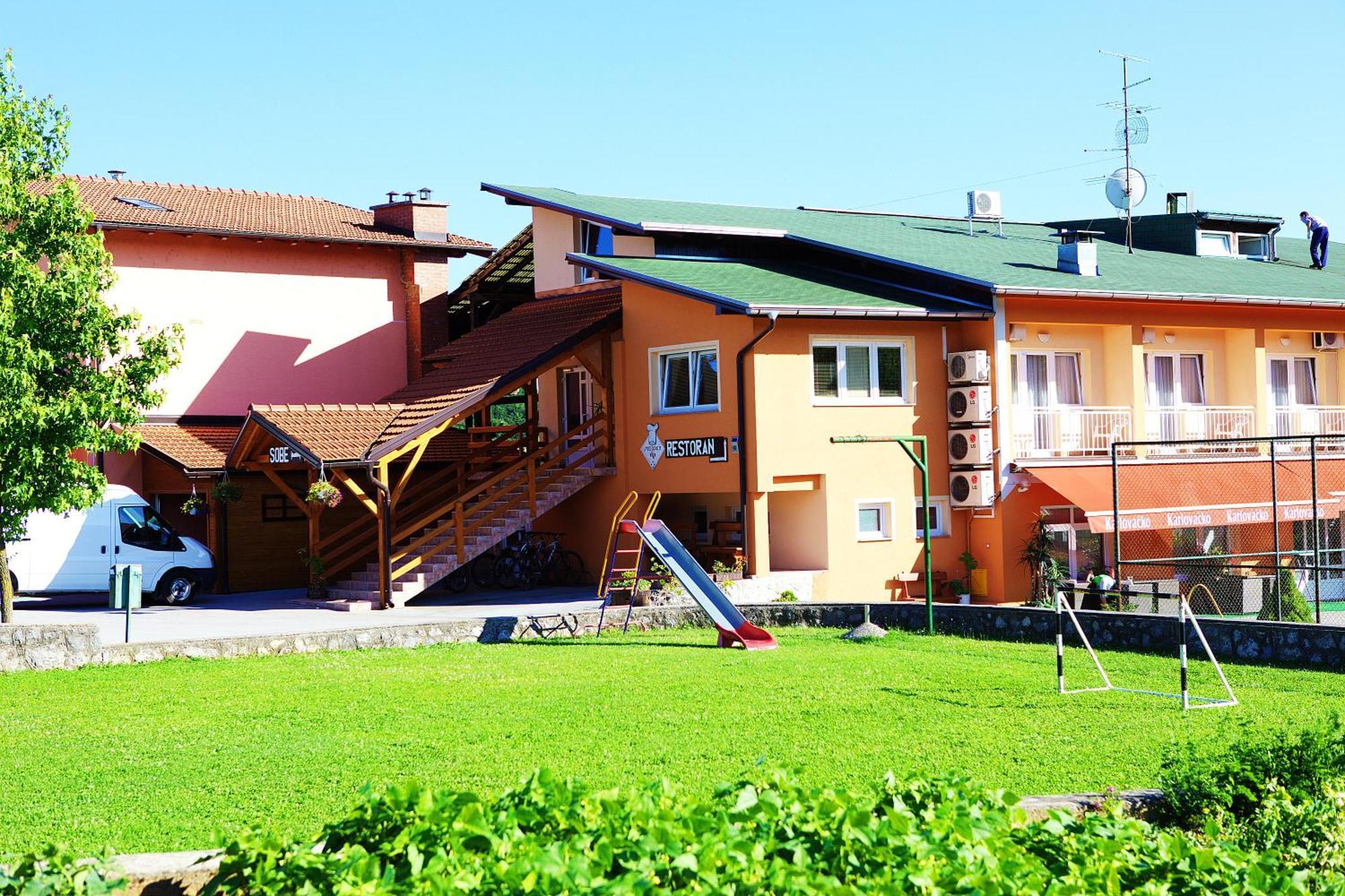 Bed And Breakfast Restaurant Dp Donji Zvecaj Exterior foto