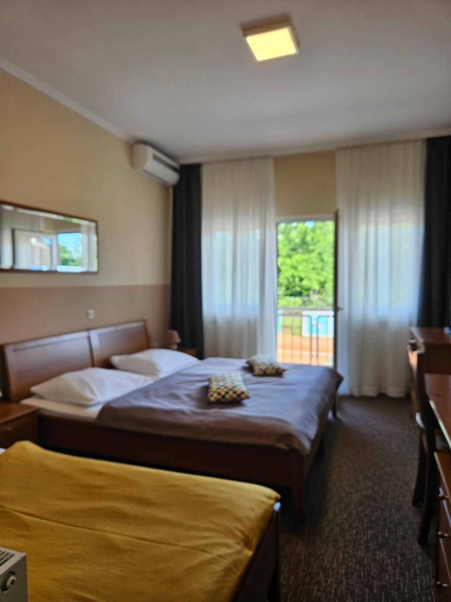 Bed And Breakfast Restaurant Dp Donji Zvecaj Quarto foto