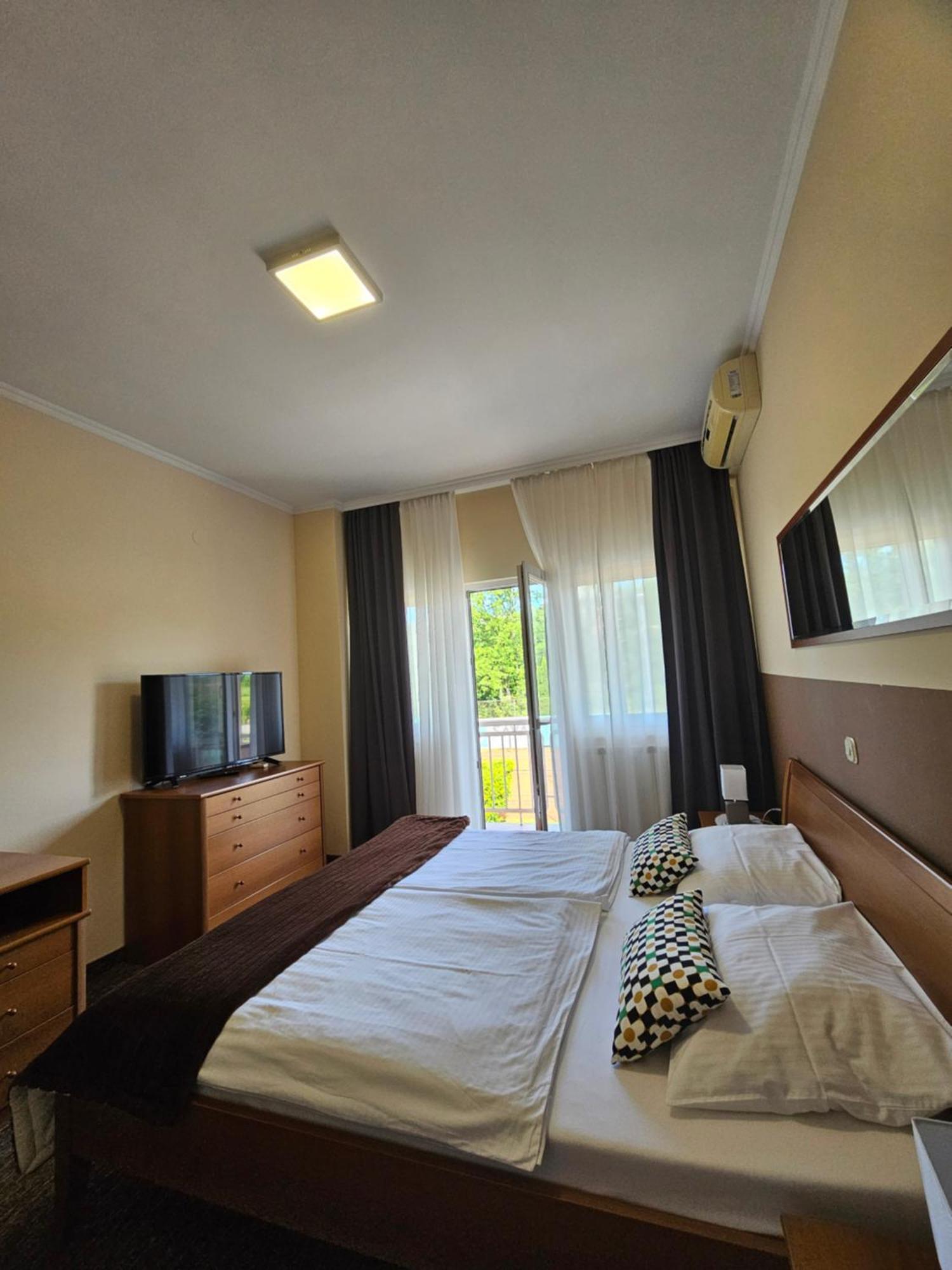 Bed And Breakfast Restaurant Dp Donji Zvecaj Quarto foto
