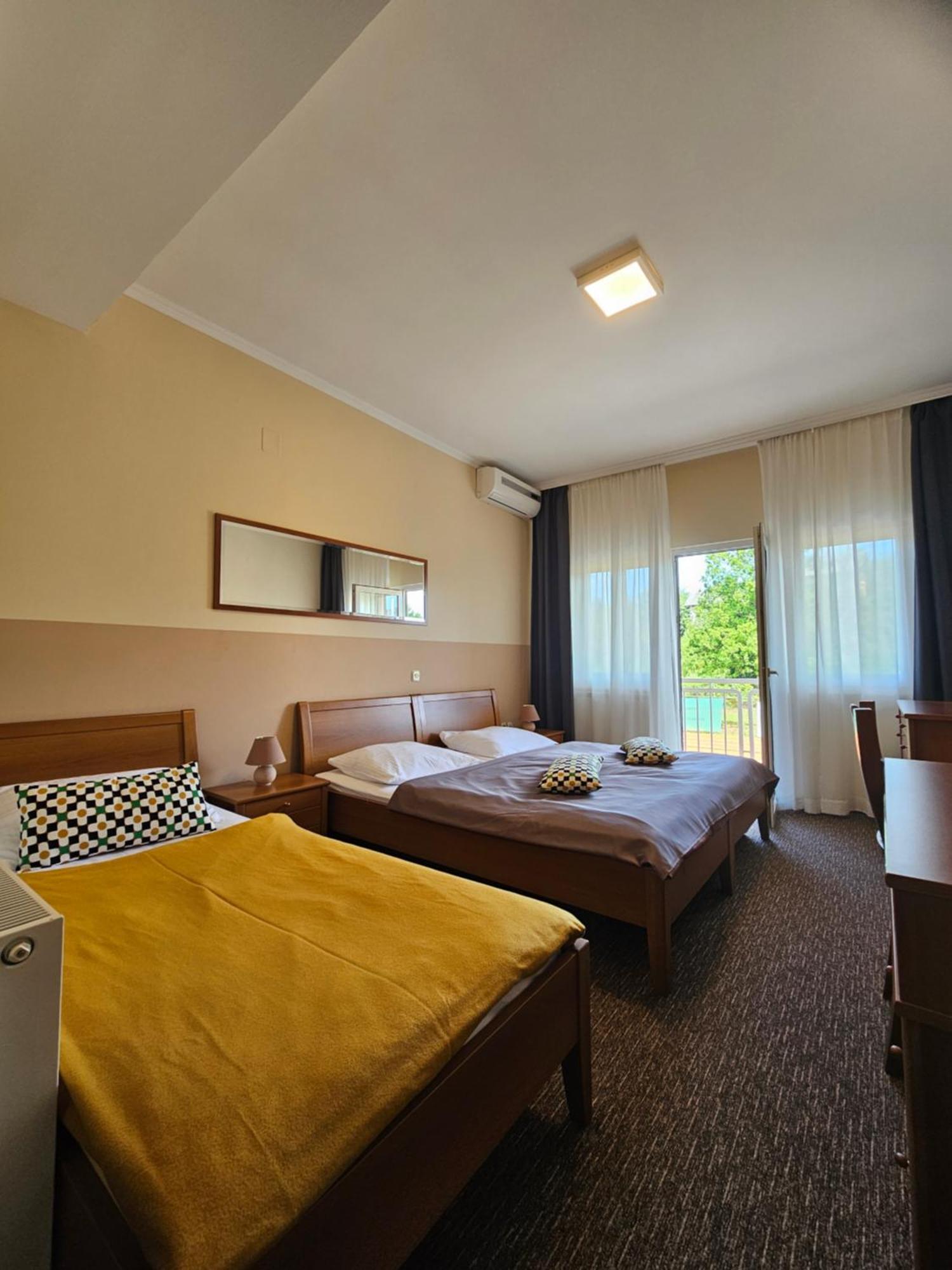 Bed And Breakfast Restaurant Dp Donji Zvecaj Quarto foto