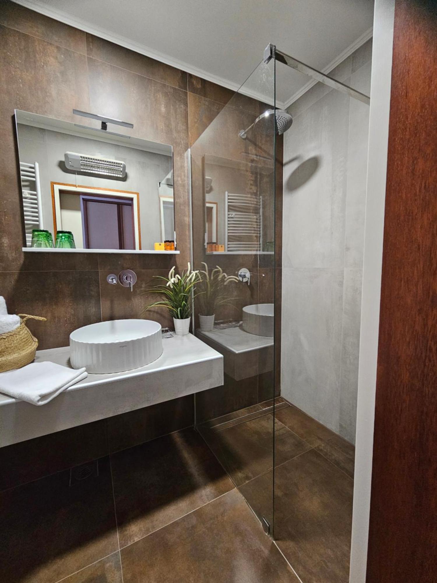 Bed And Breakfast Restaurant Dp Donji Zvecaj Exterior foto