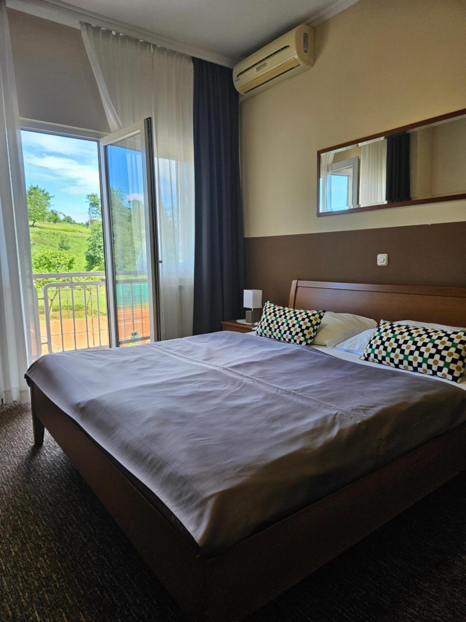 Bed And Breakfast Restaurant Dp Donji Zvecaj Quarto foto