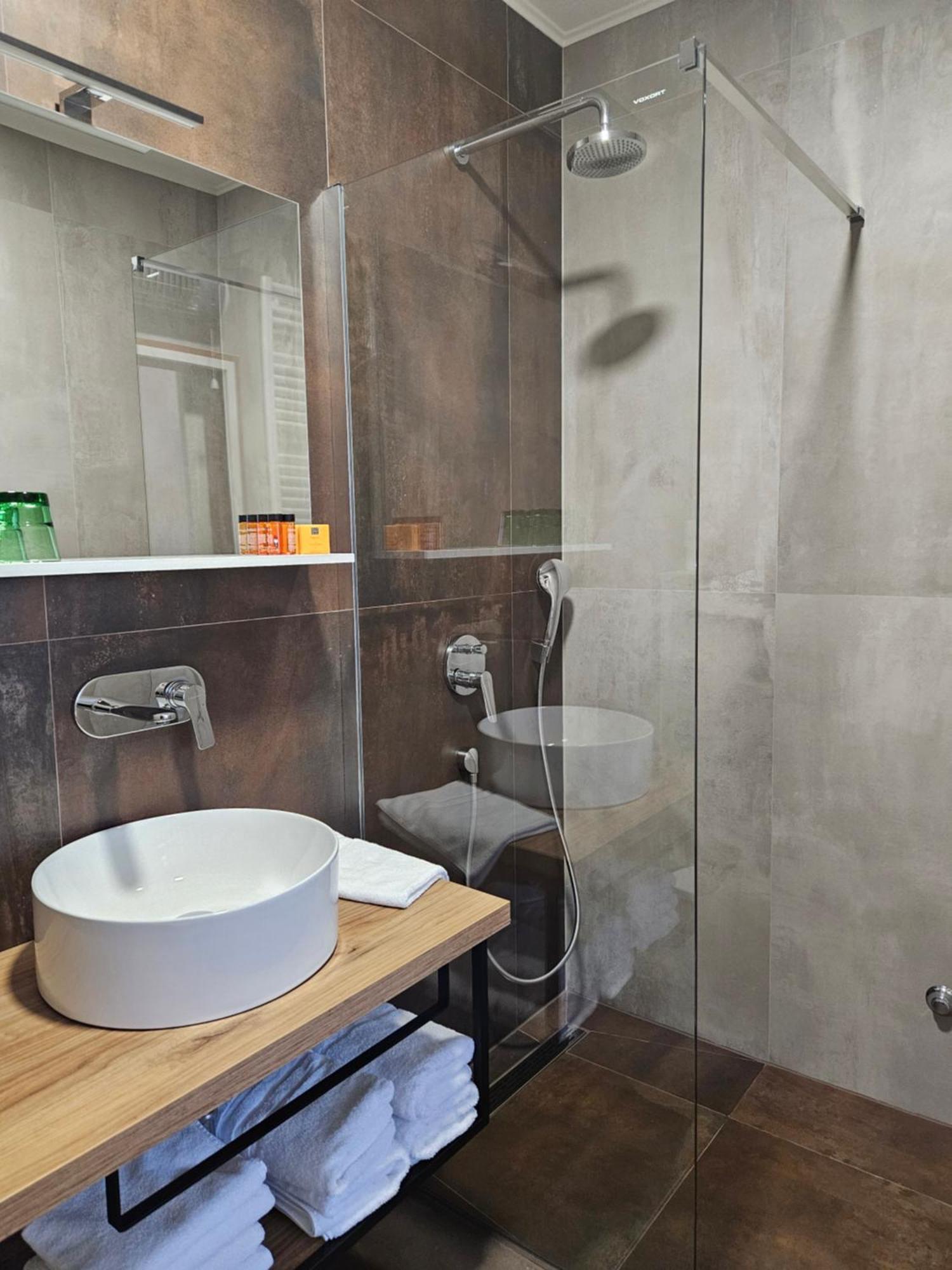 Bed And Breakfast Restaurant Dp Donji Zvecaj Exterior foto