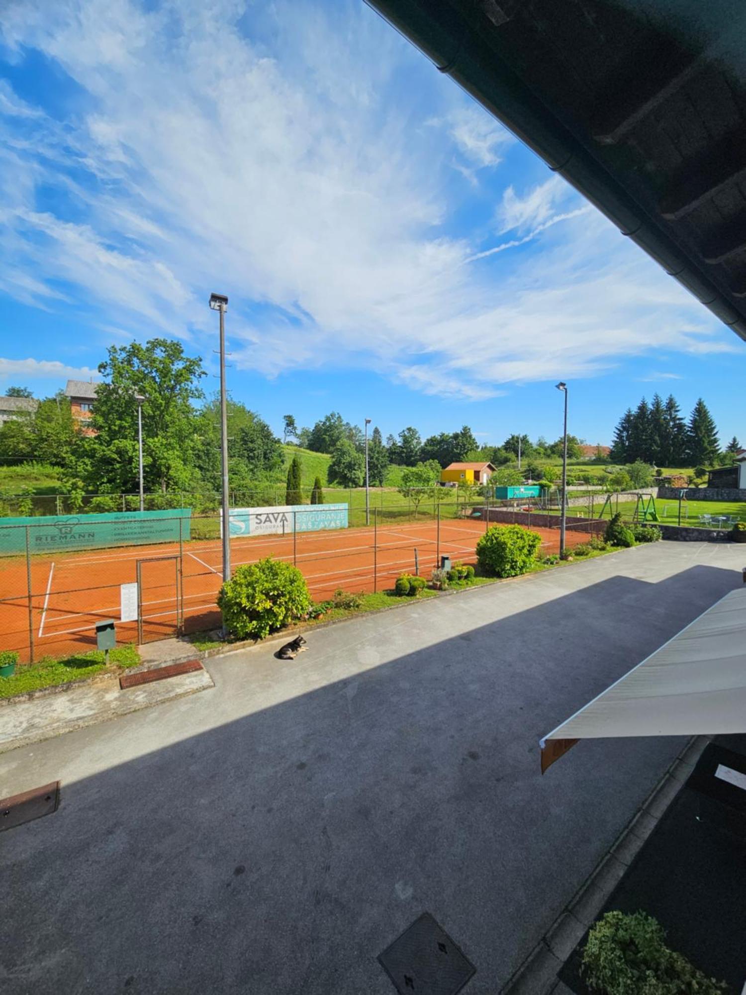 Bed And Breakfast Restaurant Dp Donji Zvecaj Exterior foto