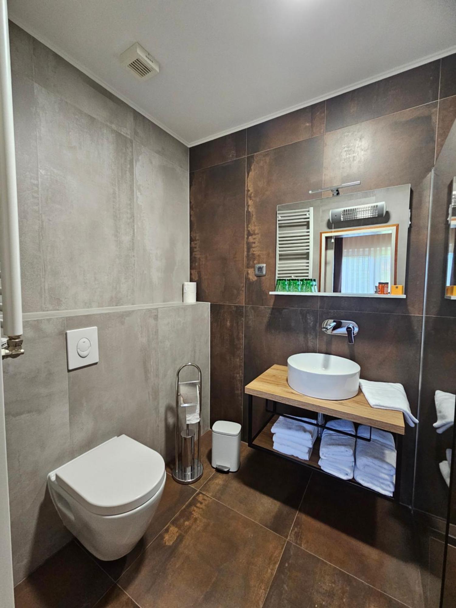 Bed And Breakfast Restaurant Dp Donji Zvecaj Exterior foto